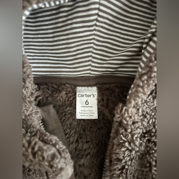 Carter’s Infant Onesie Suit- 6 months - Picture 3 of 3